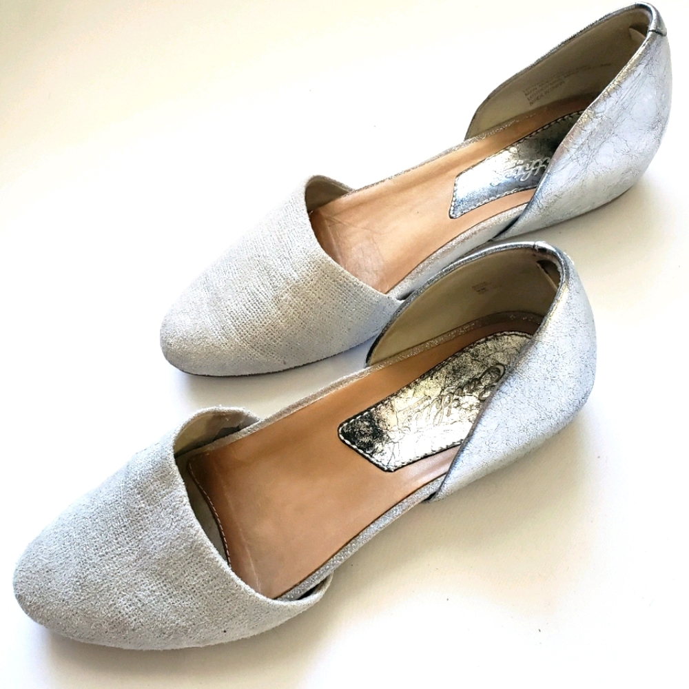 Earthies Brie Gray/Silver Metalic Slip on …